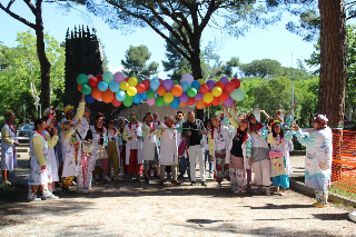 Jesi – I clown Vip in piazza per fare divertire i bambini nella “Giornata del Naso Rosso”